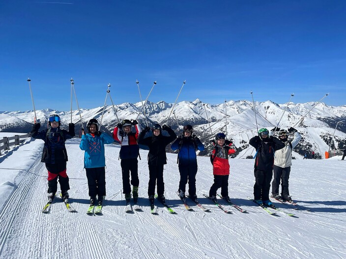 Skikurs der 3. Klassen (Schuljahr 2023/24) - Skifahren macht Spaß