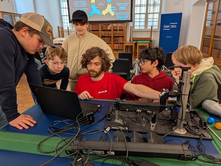Vorschaubild Bericht „Ausflug zu den Quanten“
