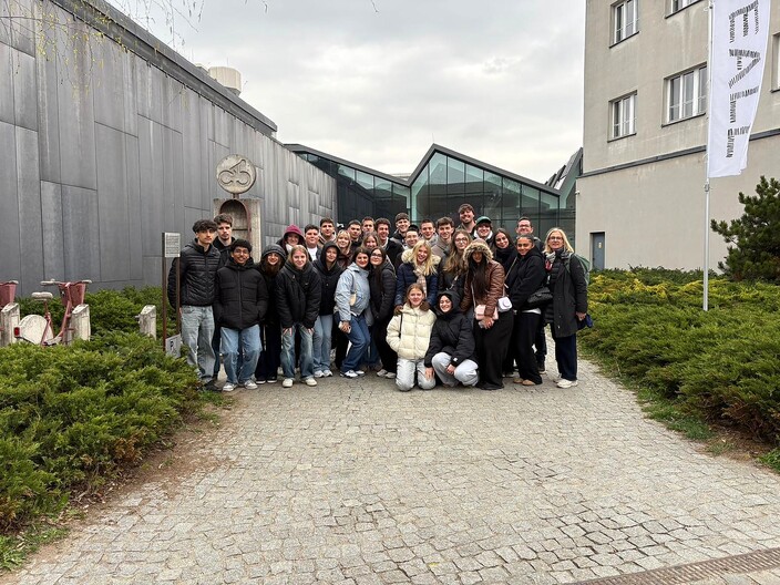 Gruppenfoto bei der Schindler-Fabrik