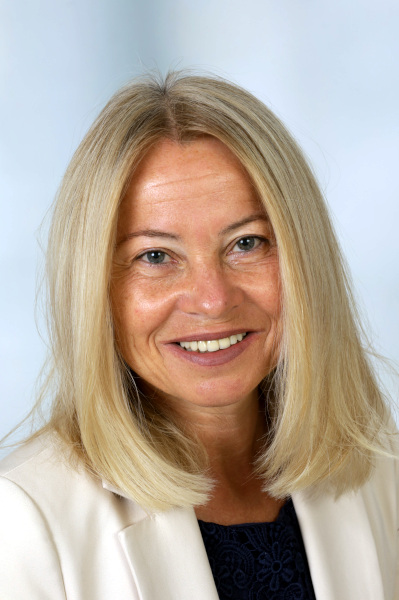 Mag. Elisabeth Mayer-Wais (Direktorin)
