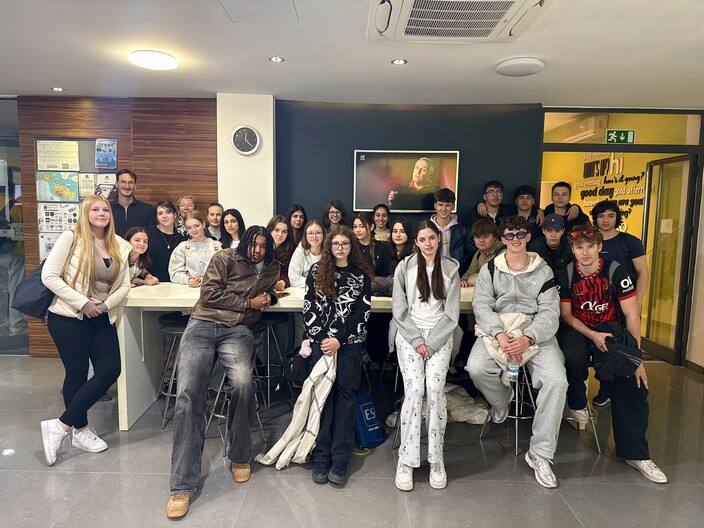 Abschlussbild der 6b in der Sprachschule IMG_1489.jpg